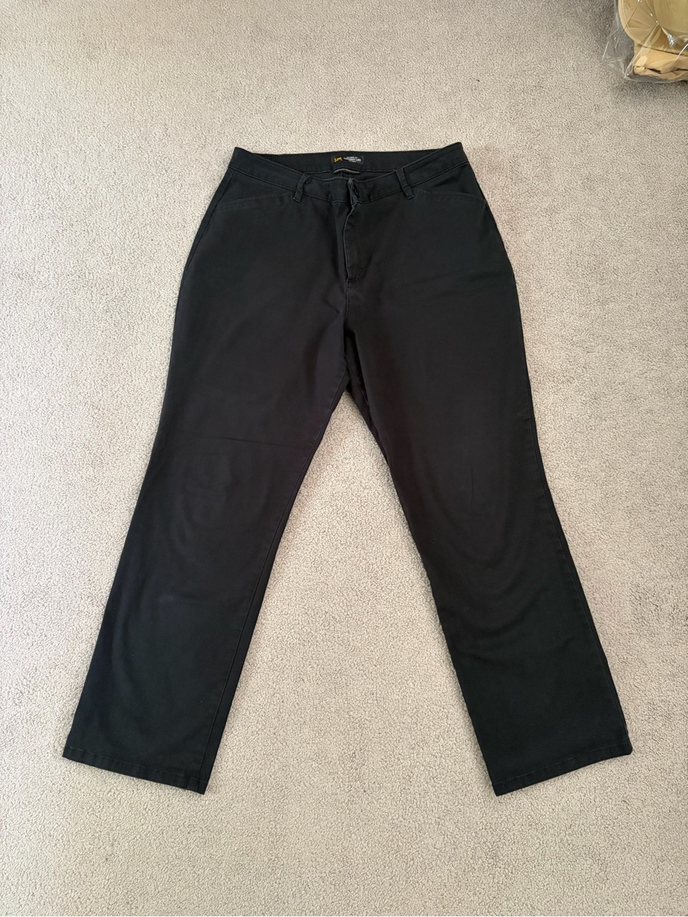 Lee women pant relaxed fit straight leg mid rise in black color size 12 short
